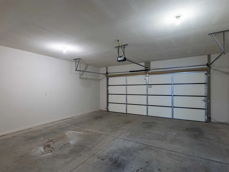 2944 W Swallow St — Photo 2