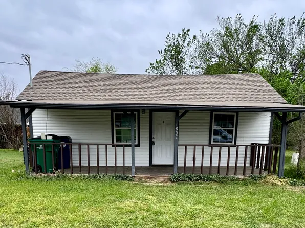 1807 Halsell St, Bridgeport, TX 76426