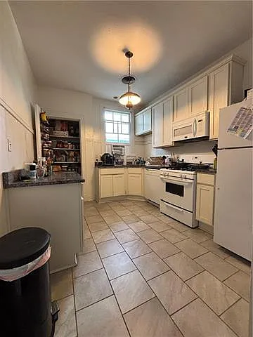 2 bed, 1.0 bath, 750 sqft, $2,000 — Photo 3