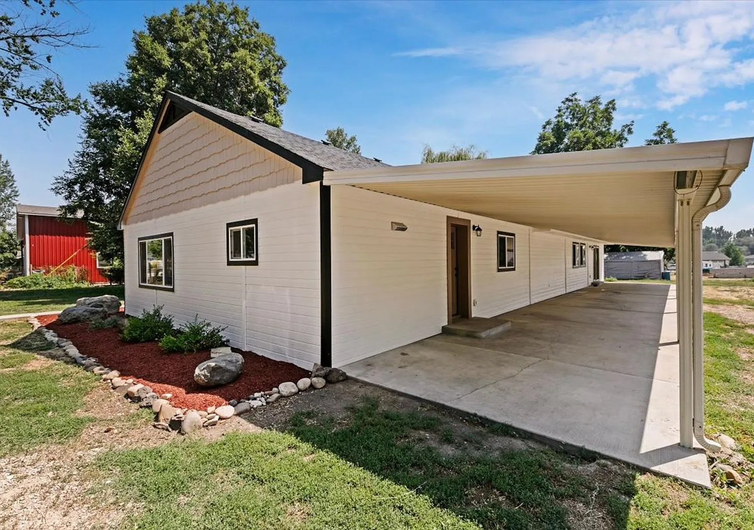 Spacious Middleton Home, Utilities & Lawn Care Included for $300/month — Photo 2