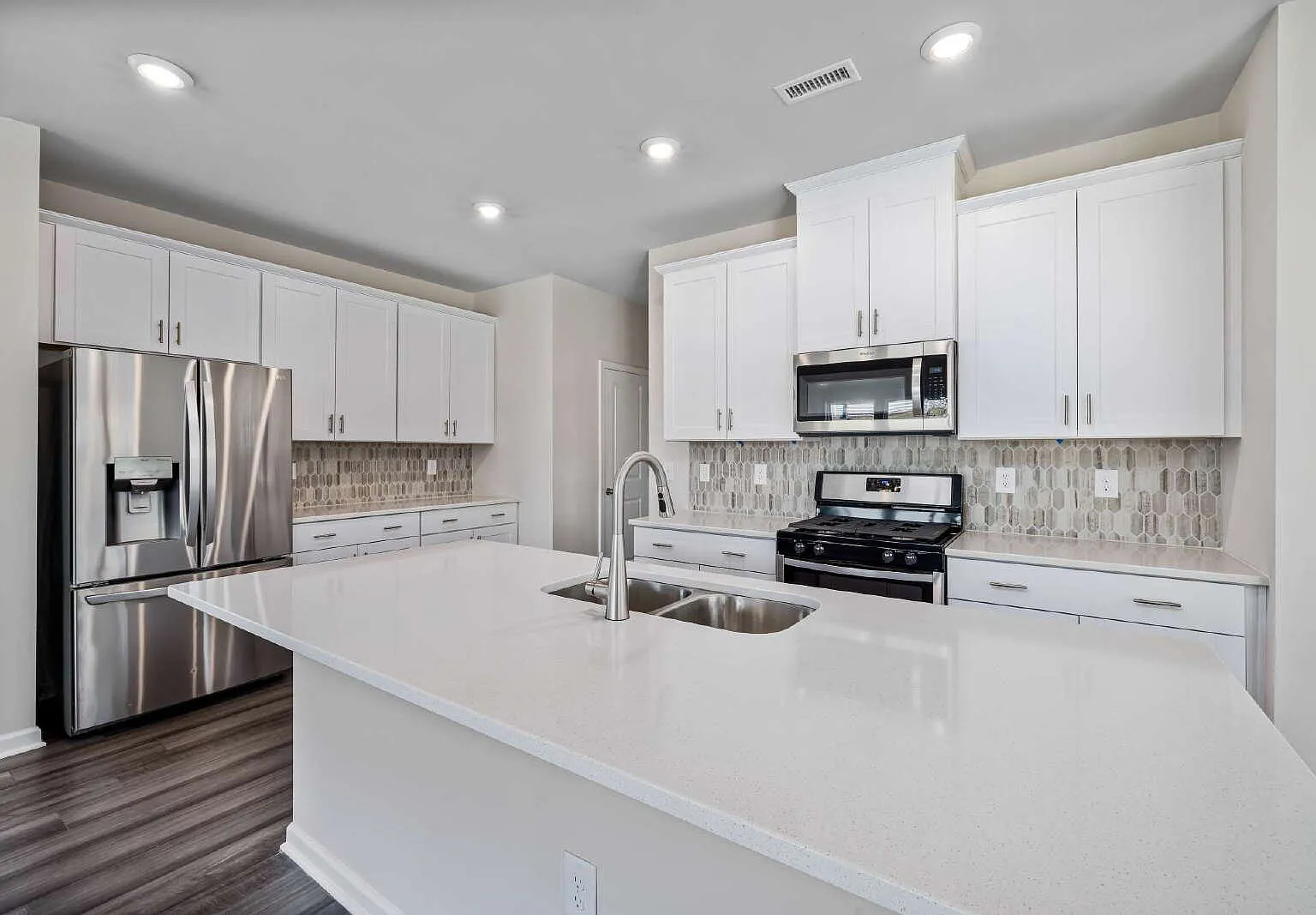 4 bed, 2.5 bath, 2151 sqft, $2,150 — Photo 1