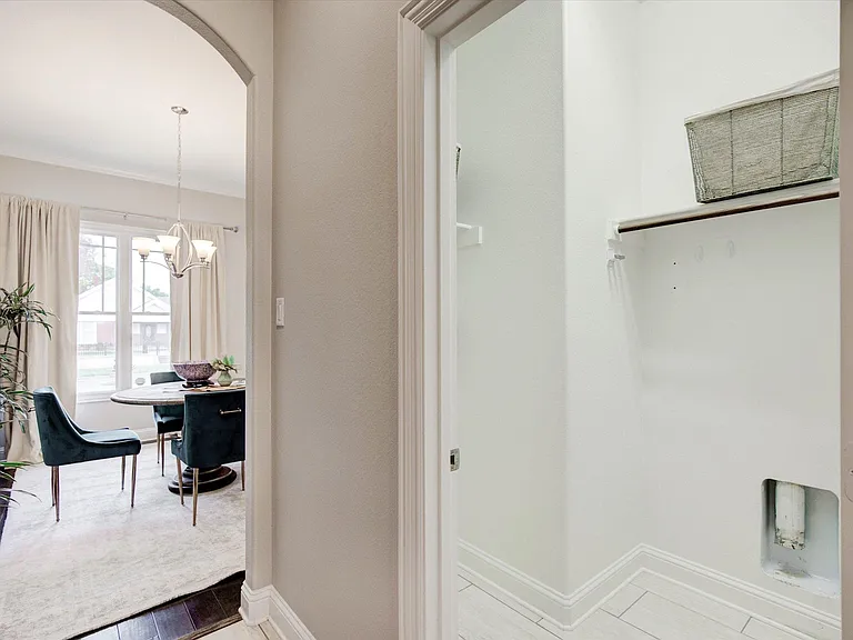 2700 Gladstone Dr — Photo 23