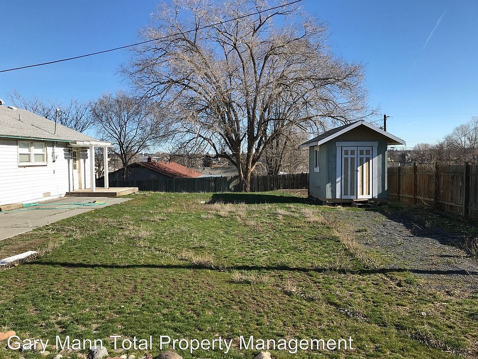 2nd image of 617 W Loop Dr