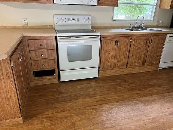 5th image of 33010 Glenda Dr