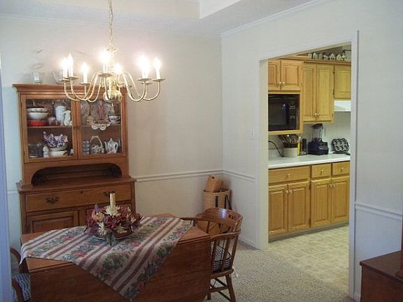 3rd image of 3832 Winchester Pl