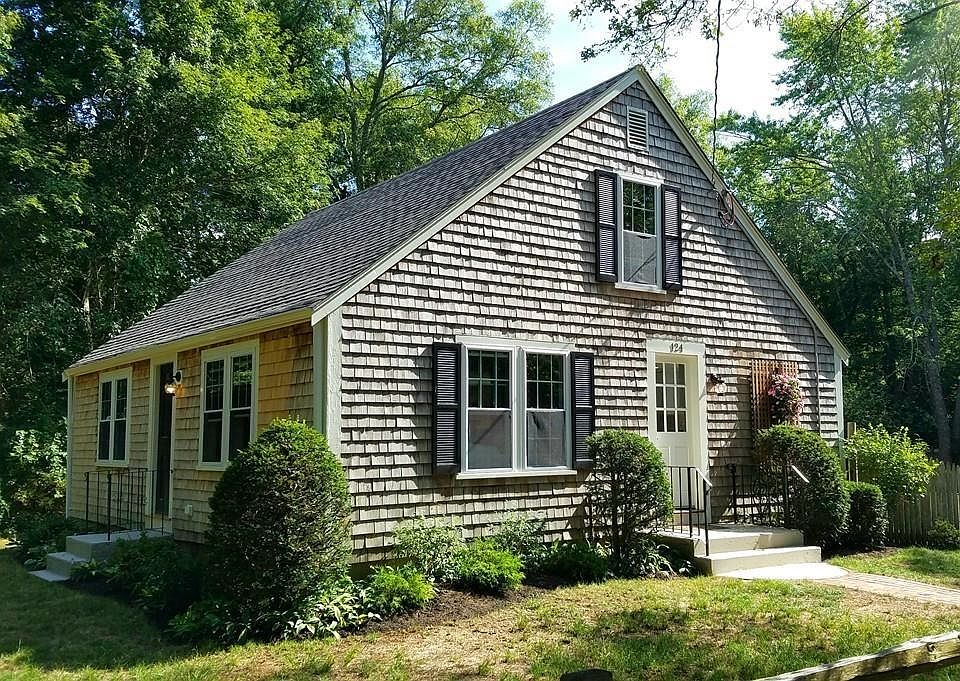 2nd image of 124 Summer St