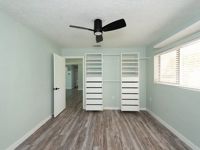 347 S Lakeside Dr — Photo 14