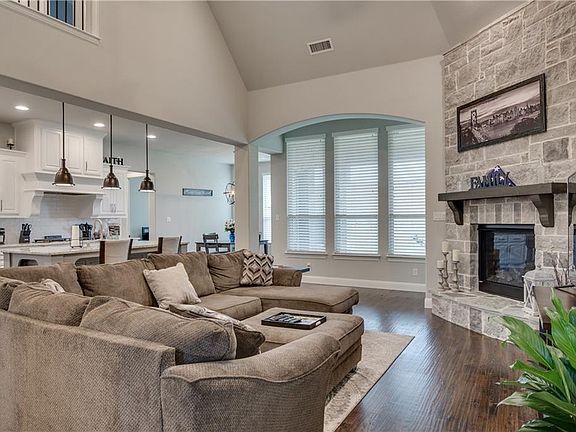 5th image of 1109 Thornhill Way