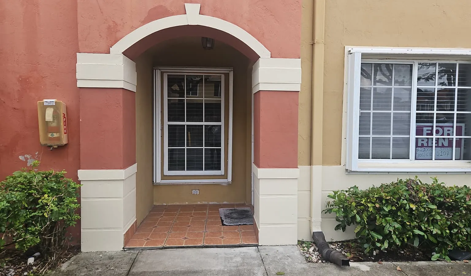2 bed, 900 sqft, $2,300 — Photo 1