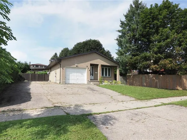 870 Strasburg Rd, Kitchener, ON N2E 2K4