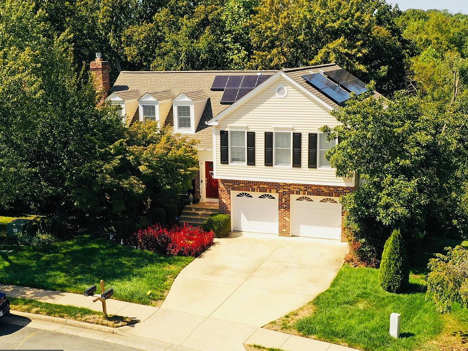 1st image of 30 Bridgeport Cir