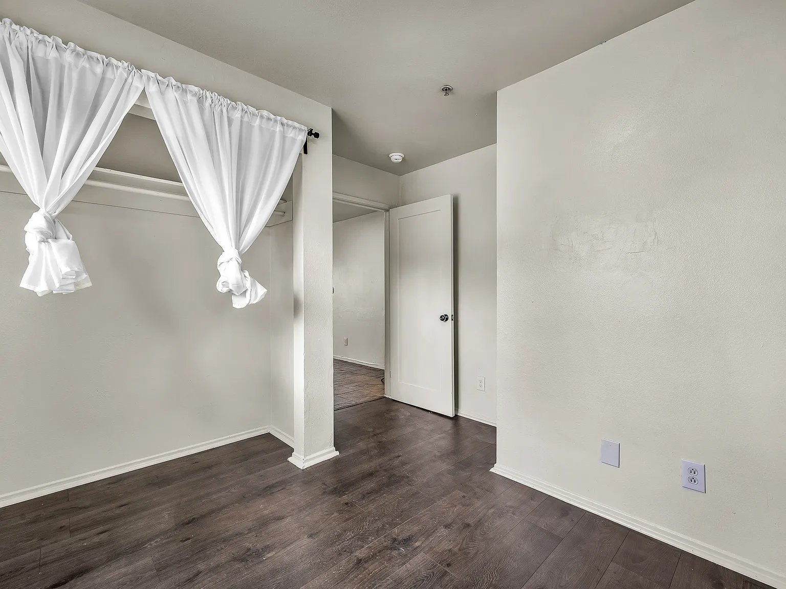3 bed, 750 sqft, $2,800 — Photo 4