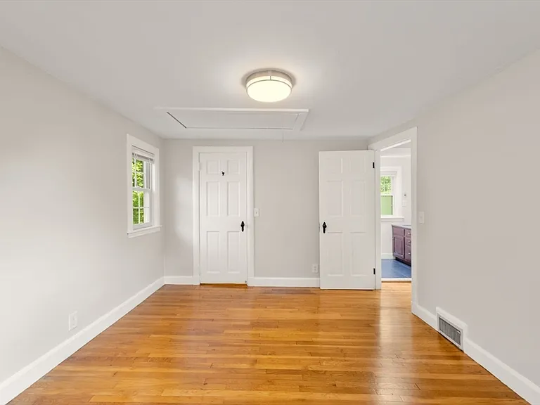 42 Elinor Rd — Photo 6