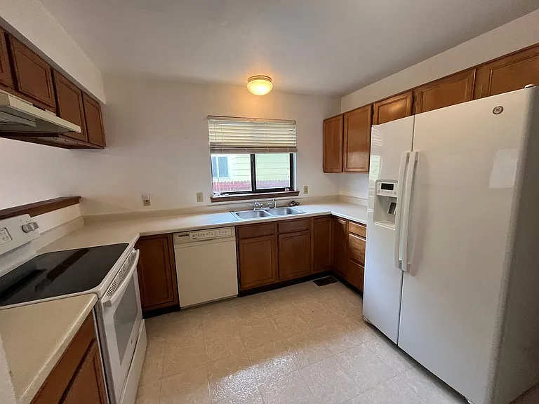 7734 Yates St — Photo 9