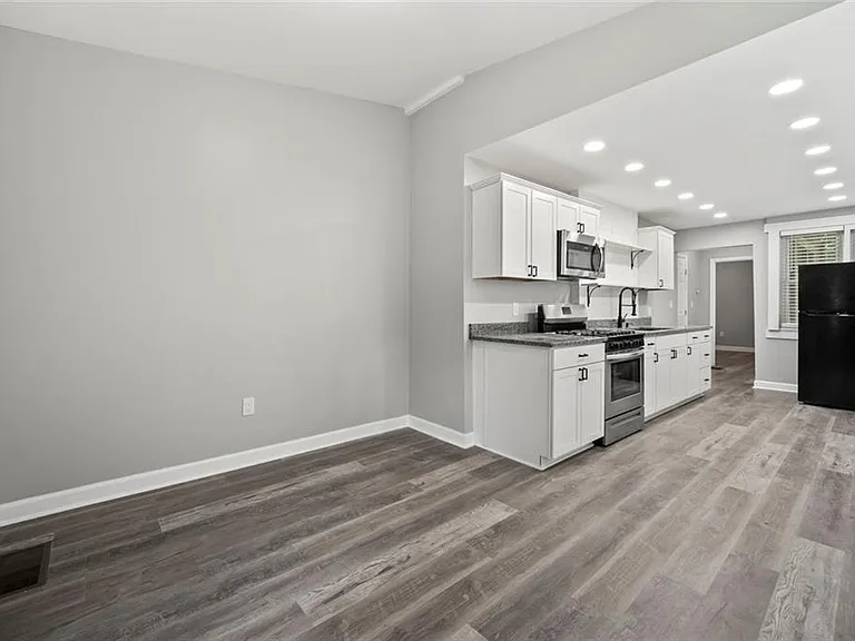 1126 Briarcliff Pl NE #3 — Photo 2