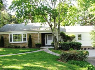 70 Winding Wood Rd S, Pt Chester, NY 10573