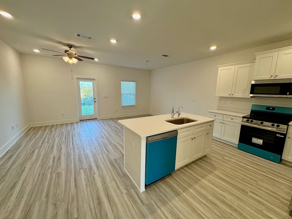 Building Photo - 231 Salt Creek Ln
