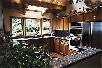 Granite counters & stainless steel appliances
