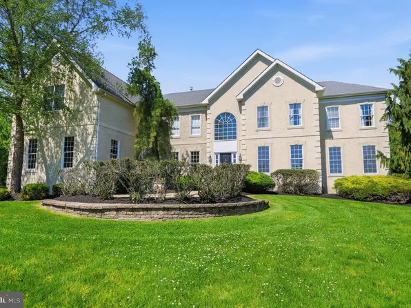 2 Rossiter Cir, New Hope, PA 18938