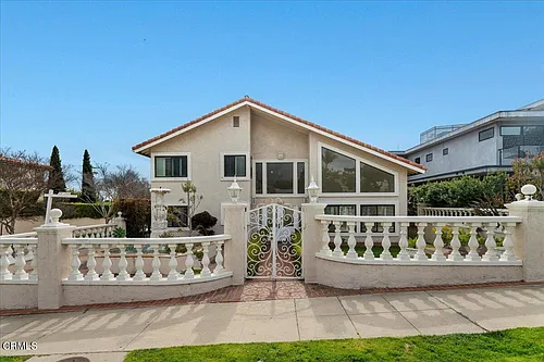 2222 Pier Ave Photo 1