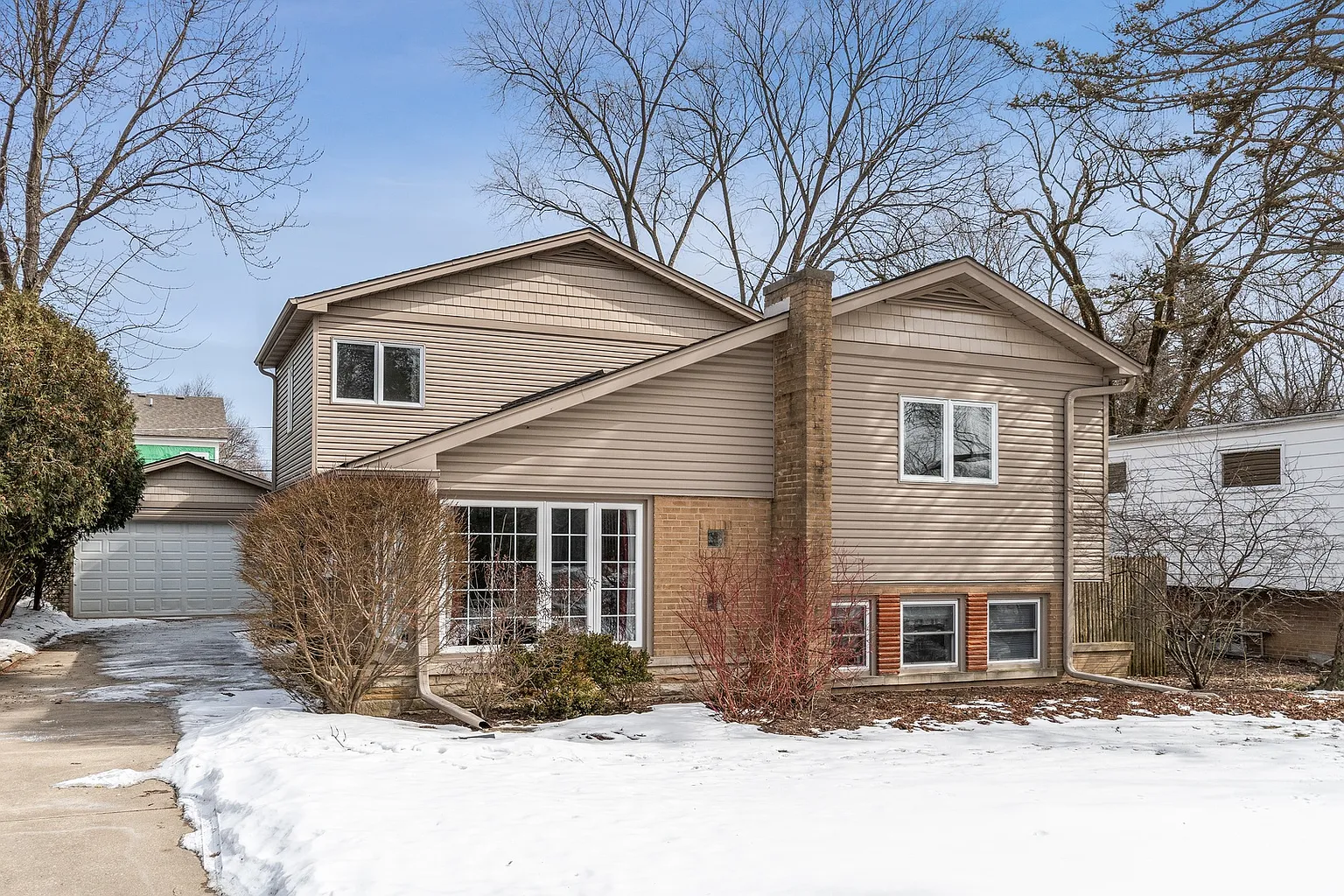 1449 Cavell Ave photo 1