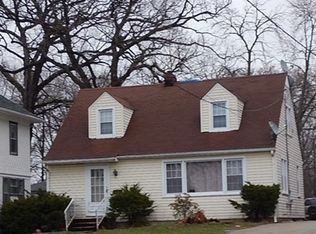 17 Hickory Ave, Aurora, IL 60505