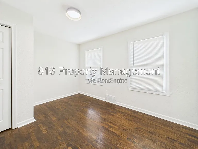 8404 E 47th Ter — Photo 19