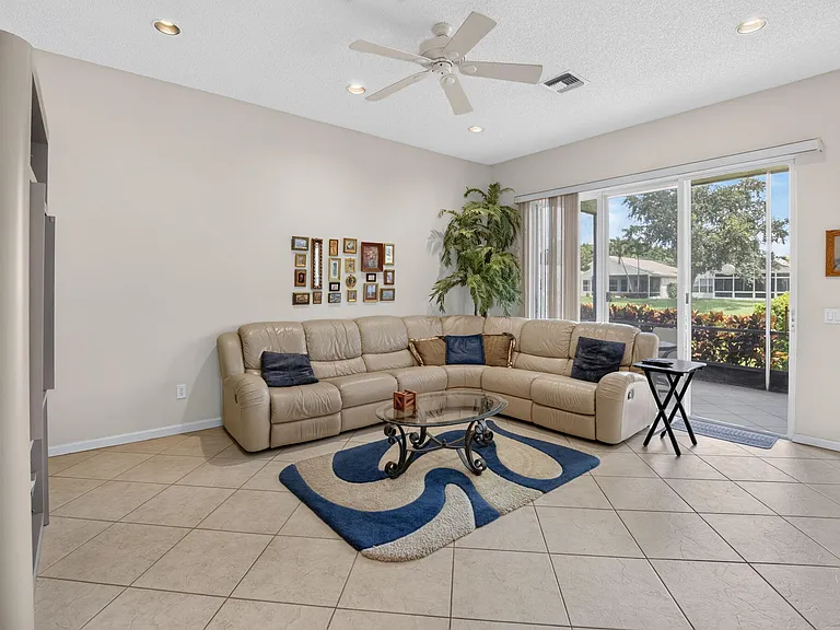 7625 Las Cruces Ct — Photo 16