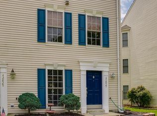 42827 Pilgrim Sq, Chantilly, VA 20152
