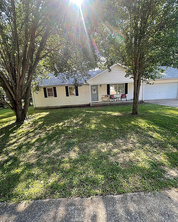 1st image of 15 Acorn Dr