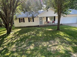 15 Acorn Dr, Harrisburg, IL 62946