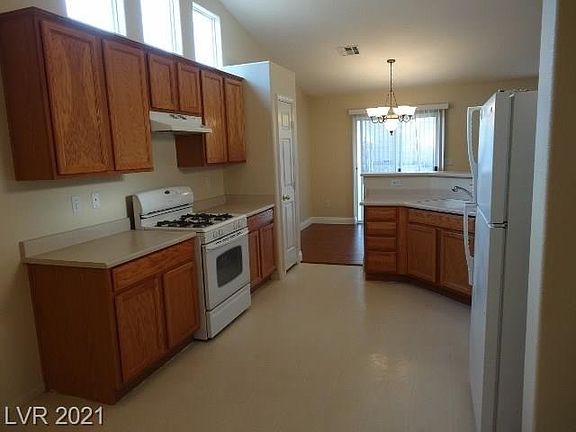 3rd image of 4158 W El Campo Grande Ave