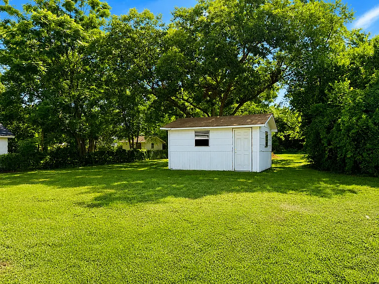 215 Fairview St — Photo 3
