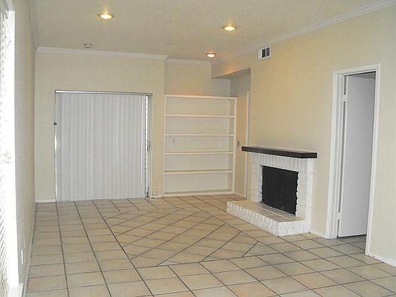3rd image of 9809 Richmond Ave Unit C2