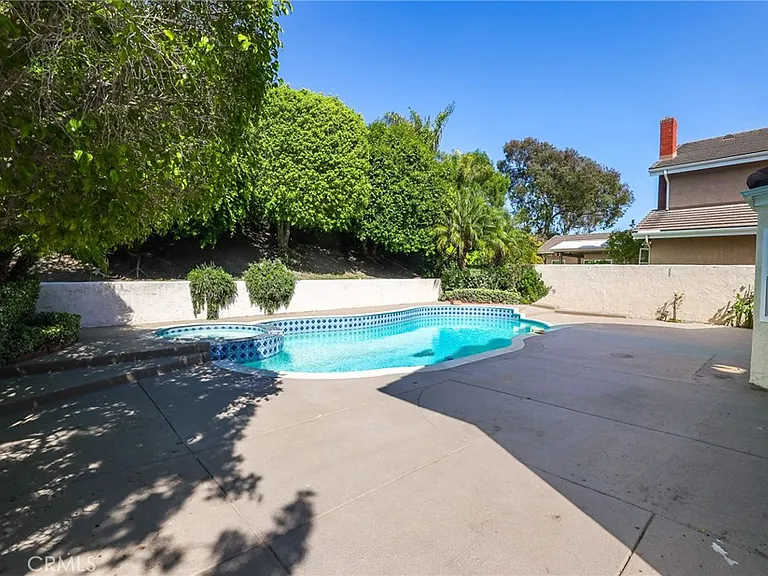 14 Fair Elms — Photo 48