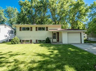 31 Scarsdale Rd, Montgomery, IL 60538