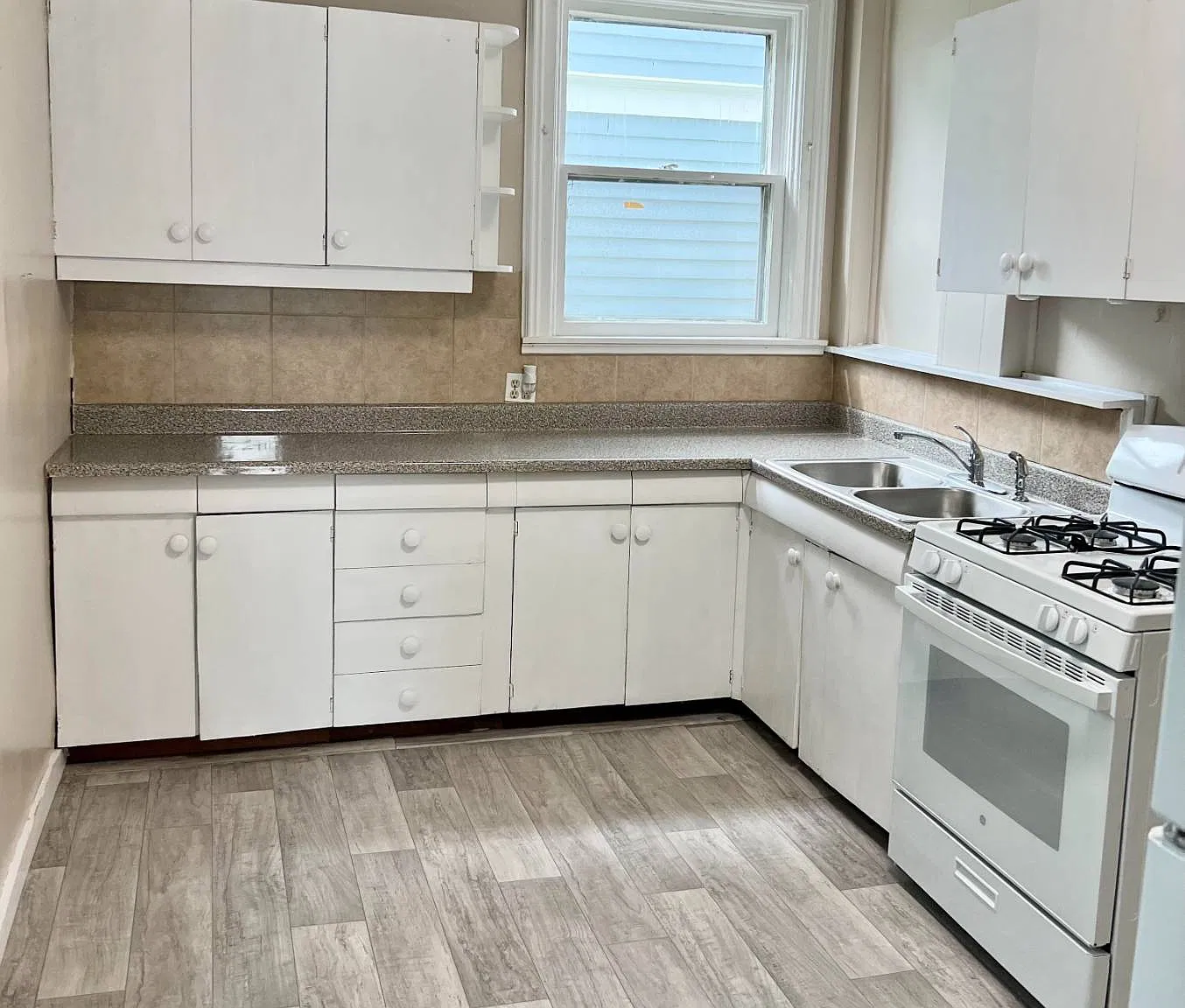 1 bed, 1.0 bath, 700 sqft, $975 — Photo 4