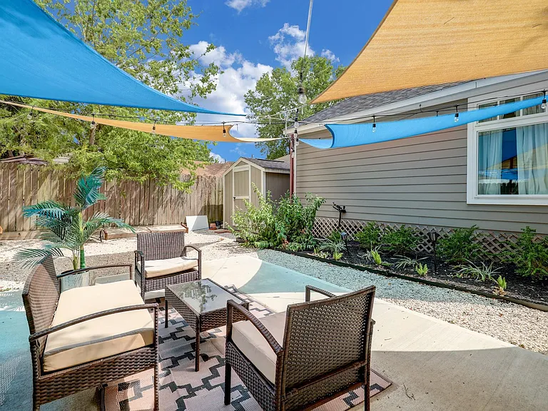 4801 Avenue H — Photo 31
