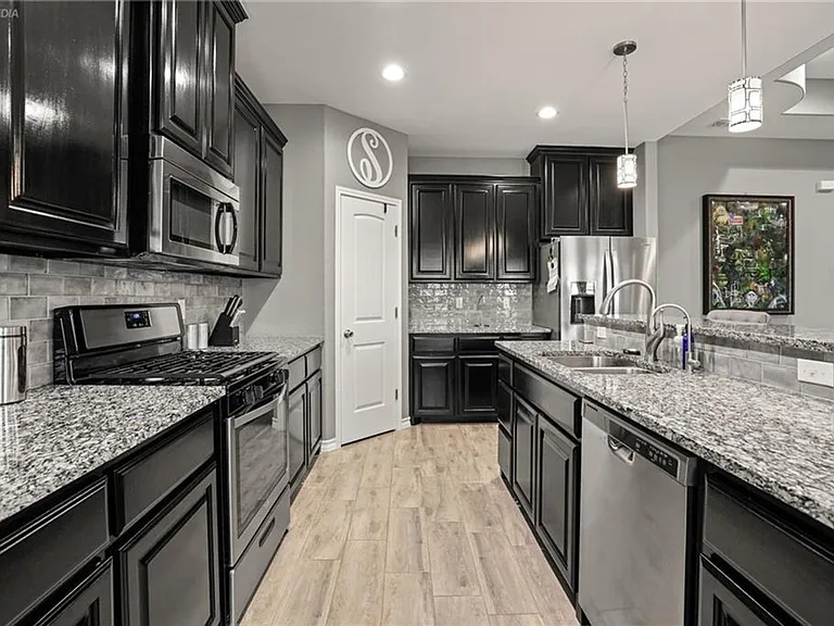 3921 Woodhouse Ln — Photo 15