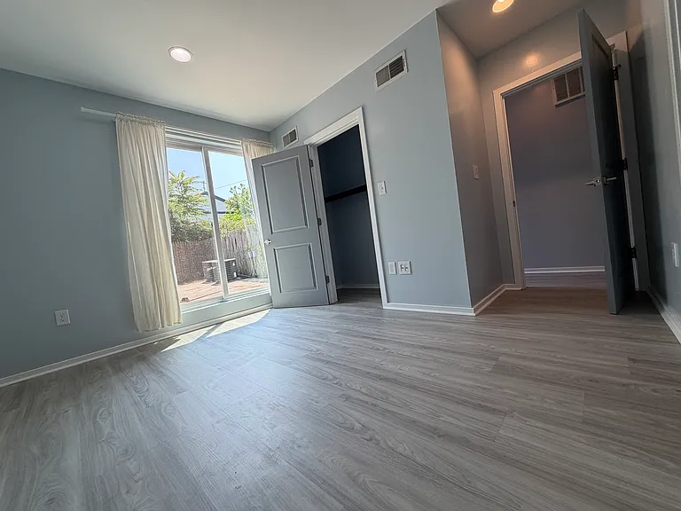 811 N Franklin St #101 — Photo 7