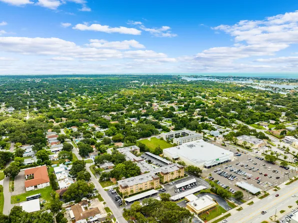 2525 W Bay Dr, Belleair Bluffs, FL