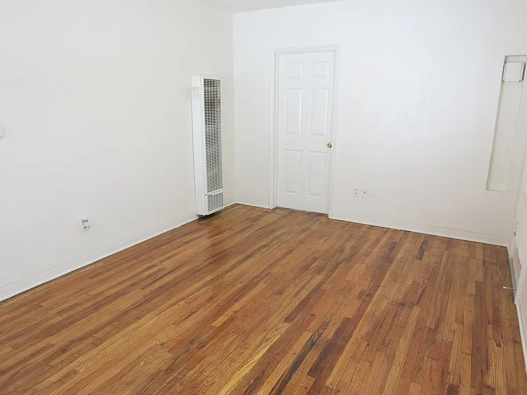 711 W Clark St — Photo 5