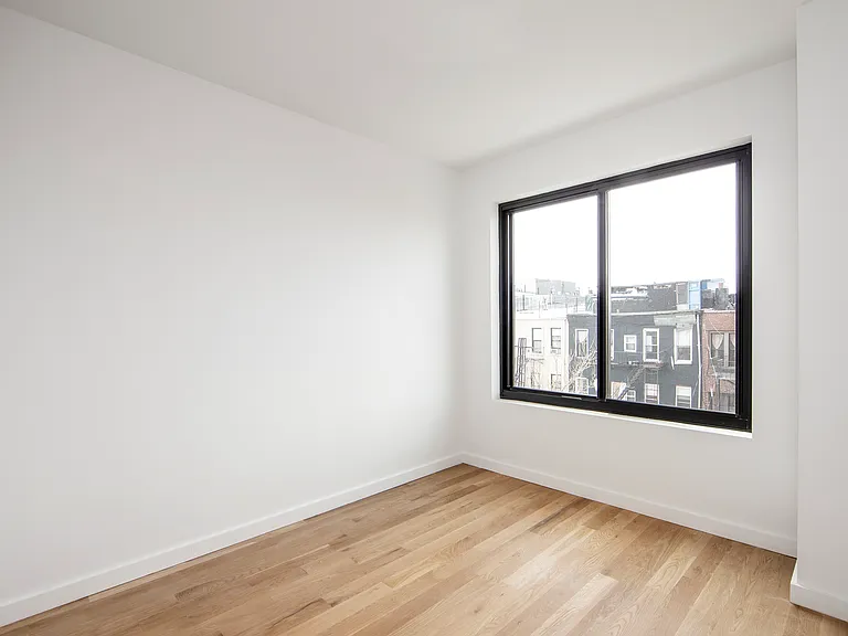 1127 Willoughby Ave #7D — Photo 3