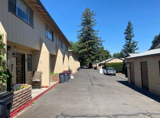 211 W 1st St APT I, Phoenix, OR 97535