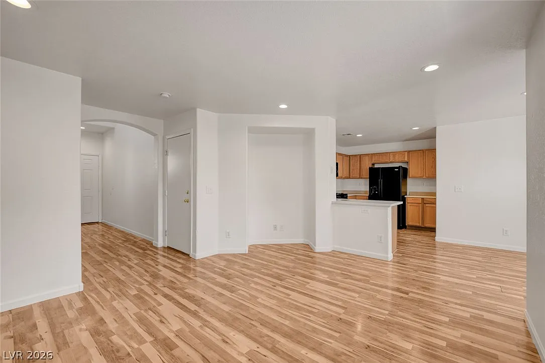 3 bed, 2.5 bath, 1421 sqft, $2,050 — Photo 4