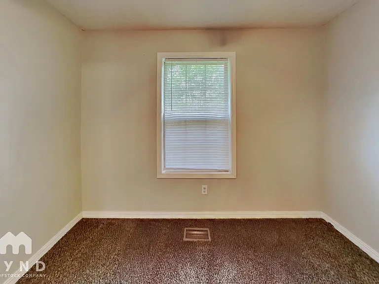 624 S Mahn Ave — Photo 12