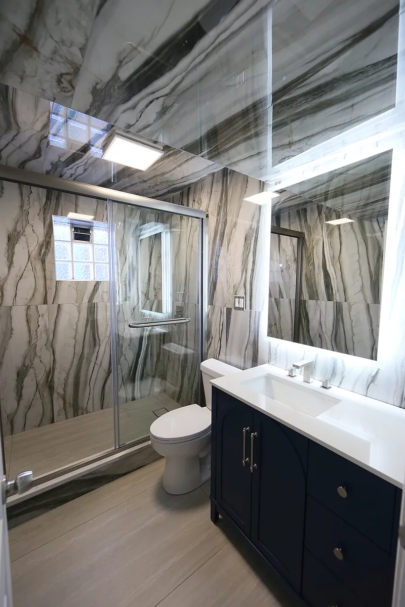 BATH - 4120 Custer Ave #1