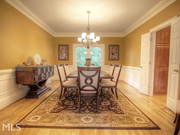 3rd image of 510 Merroway Ct