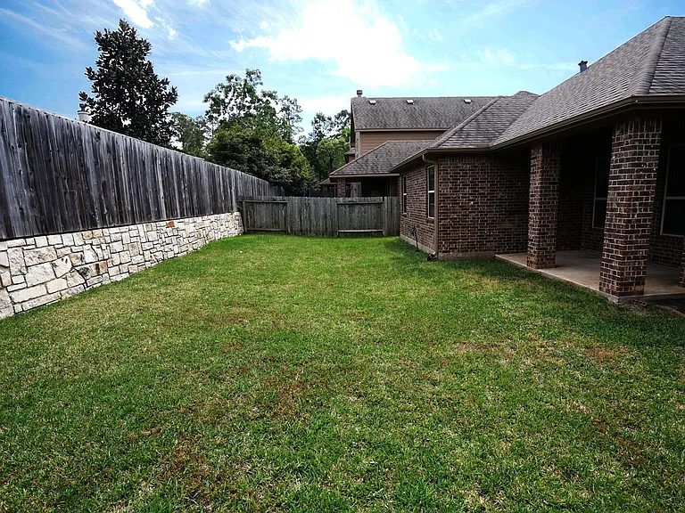 1067 Cedar Lake Ct — Photo 34