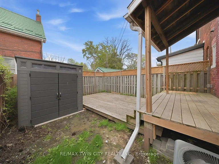 76 N Grey St E — Photo 33